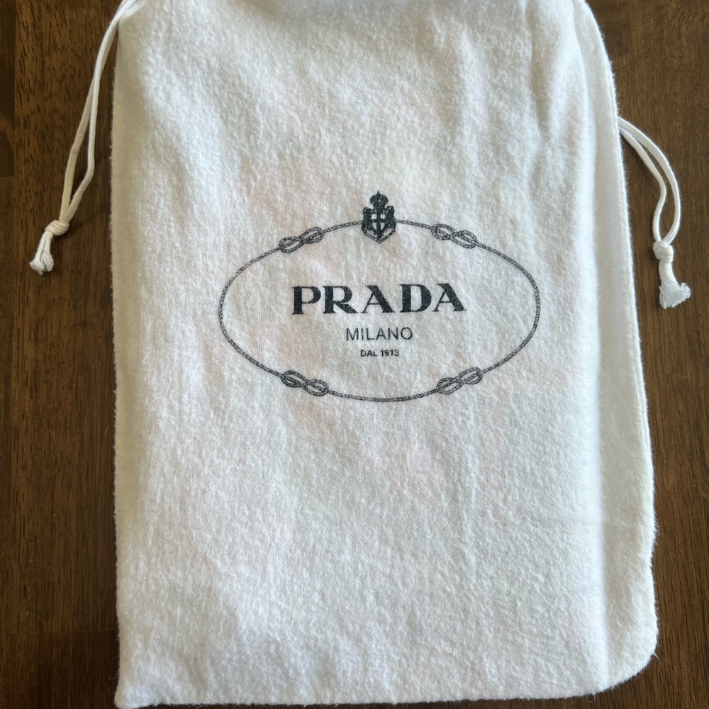 HOST PICK SUMMER UNIFORM Posh Party 7/5!!! Prada Saffiano Lipstick Clutch ๐ - Picture 6 of 12